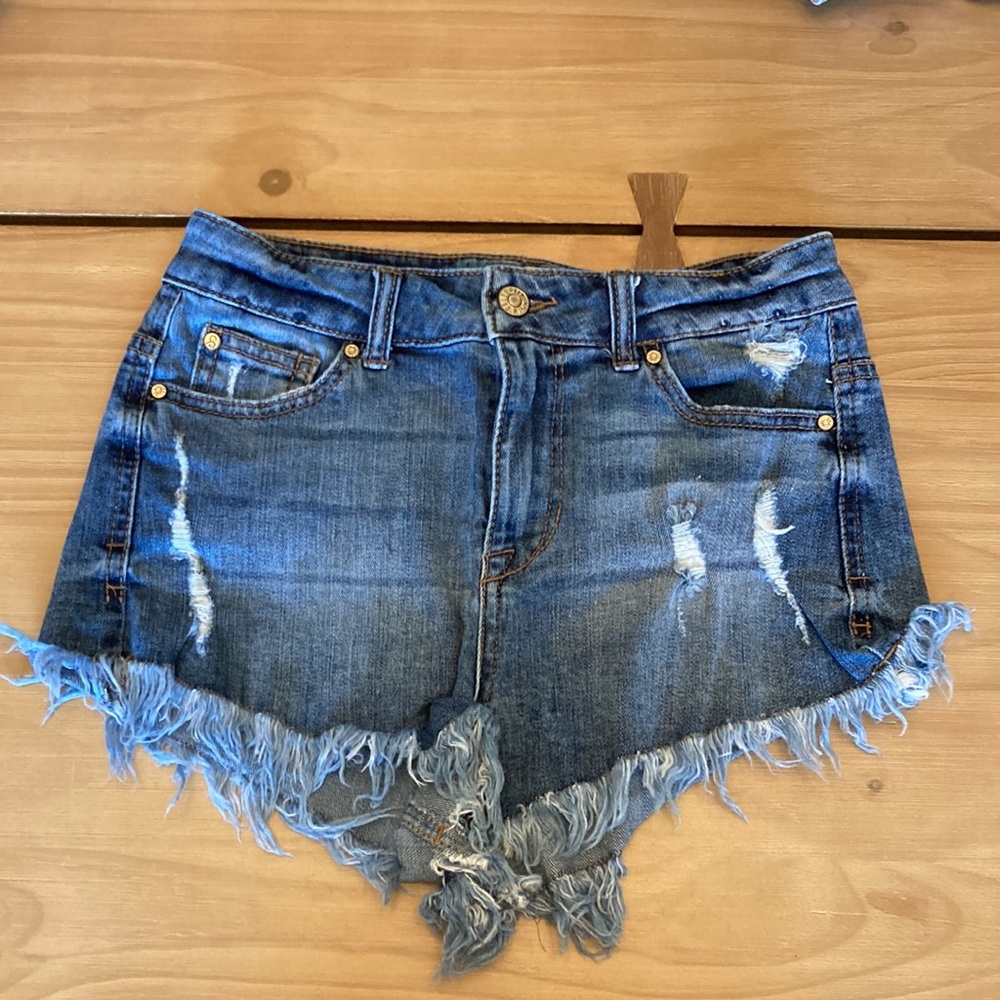 Celebrity Pink size 26 ripped jean shorts